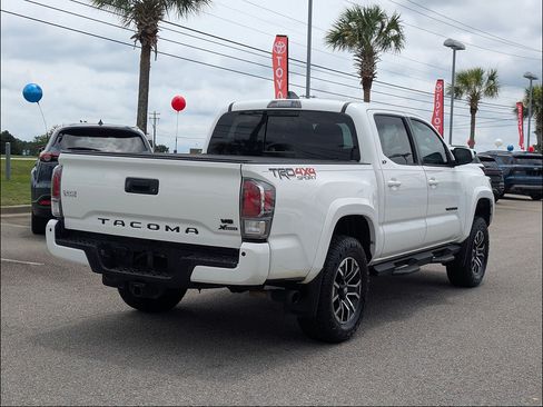Used 2022 Toyota Tacoma TRD Sport w/ TRD Premium Sport Package AWD/4WD image 3