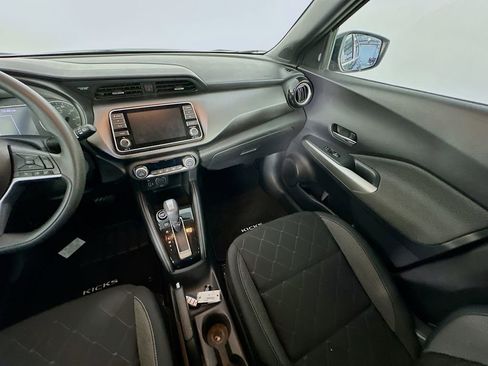 Used 2019 Nissan Kicks SV FWD image 11