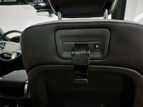 Certified 2023 Land Rover Discovery Metropolitan Edition image 27