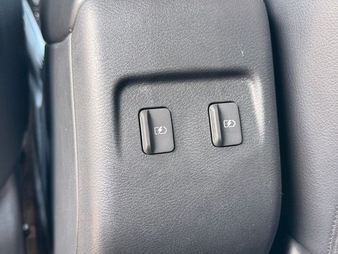 Used 2023 Nissan Kicks SR w/ SR Premium Package FWD image 14