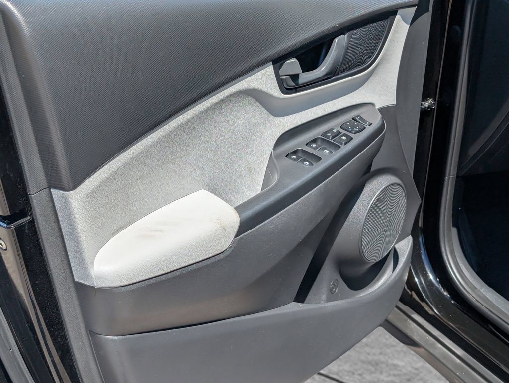 Used 2022 Hyundai Kona SEL FWD image 15