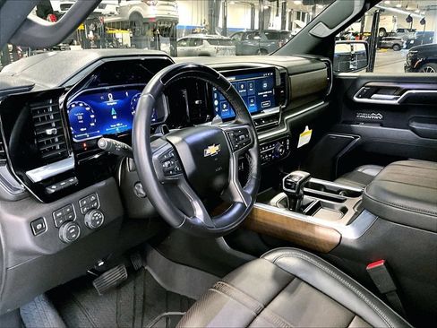 Used 2026 Chevrolet Silverado 1500 High Country AWD/4WD image 8