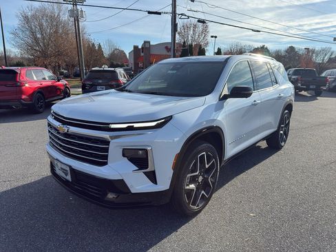 New 2026 Chevrolet Traverse High Country image 2