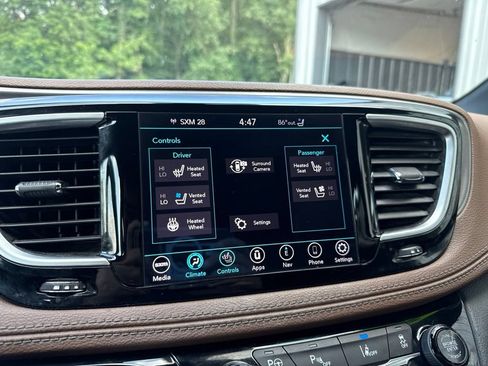 Used 2020 Chrysler Pacifica Limited w/ Advanced Safetytec Group FWD image 24