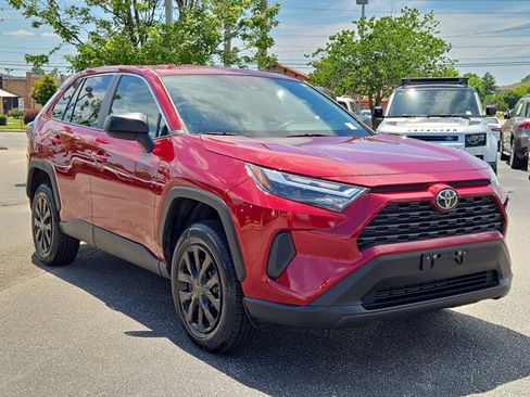 Used 2023 Toyota RAV4 LE AWD/4WD image 5