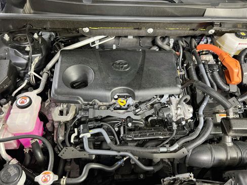Used 2022 Toyota RAV4 XLE Premium AWD/4WD image 29