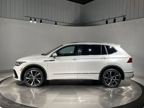 Used 2022 Volkswagen Tiguan SEL R-Line image 16