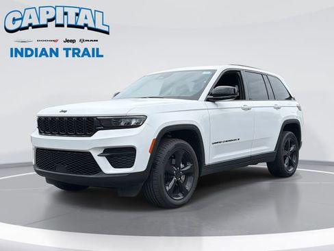 Used 2023 Jeep Grand Cherokee Altitude AWD/4WD image 1