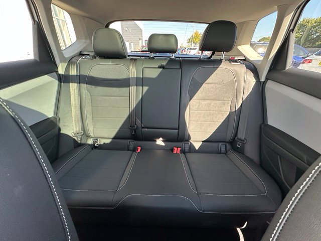 Certified 2023 Volkswagen Taos SE w/ Panoramic Sunroof Package AWD/4WD image 26