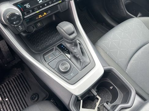 Used 2025 Toyota RAV4 XLE image 20