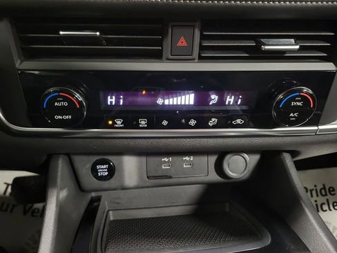 Used 2025 Nissan Rogue SV image 18