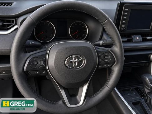 Used 2020 Toyota RAV4 XLE Premium FWD image 10