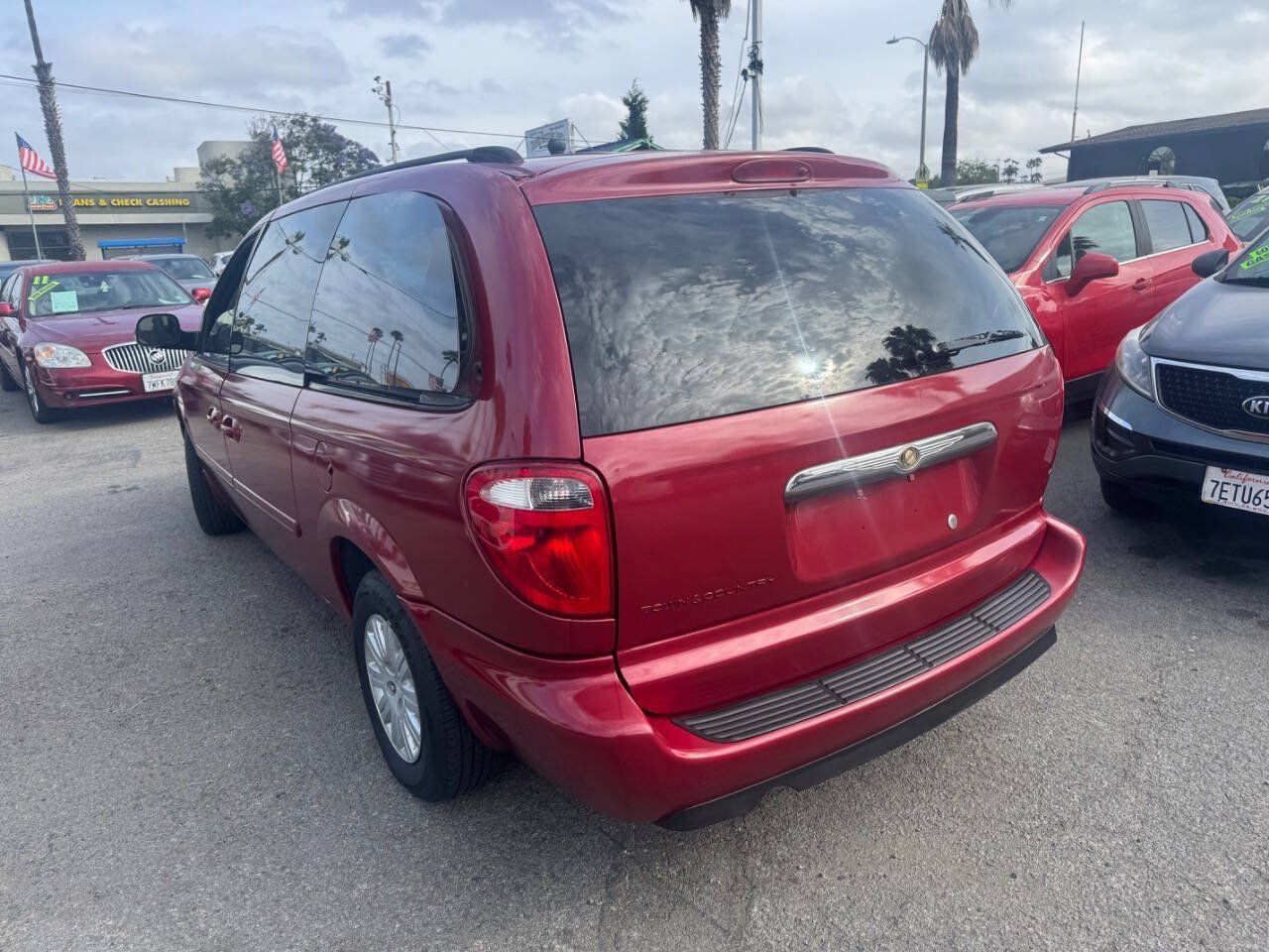 Used 2006 Chrysler Town & Country LX w/ Popular Equipment Group II FWD image 4