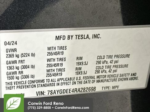 Used 2024 Tesla Model Y Long Range AWD/4WD image 32