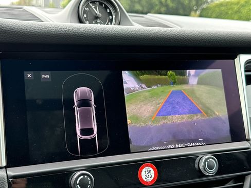 Certified 2024 Porsche Macan AWD/4WD image 22