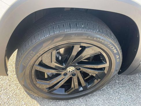 Used 2022 Volkswagen Atlas SE w/ Black Wheel Package AWD/4WD image 13