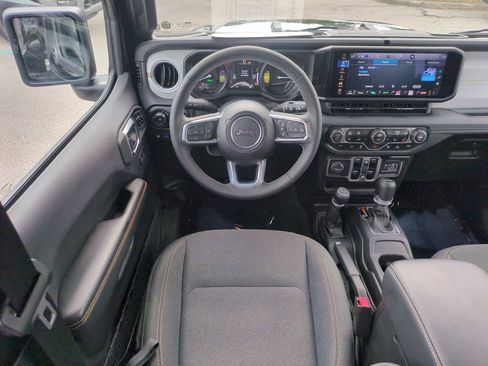 Used 2025 Jeep Wrangler Unlimited Sahara w/ Safety Group AWD/4WD image 17