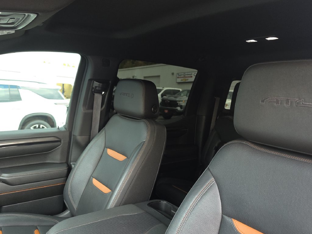 Used 2023 GMC Sierra 1500 AT4 w/ Technology Package AWD/4WD image 17