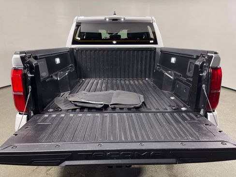 Used 2025 Toyota Tacoma TRD Off-Road AWD/4WD image 10