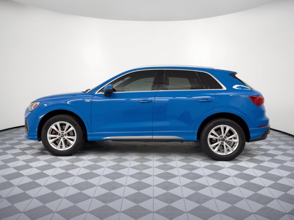 Used 2023 Audi Q3 2.0T Premium w/ Convenience Package AWD/4WD image 2
