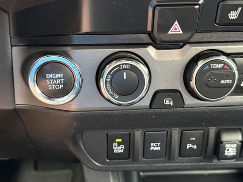 Used 2023 Toyota Tacoma TRD Off-Road w/ TRD Premium Off Road Package image 27