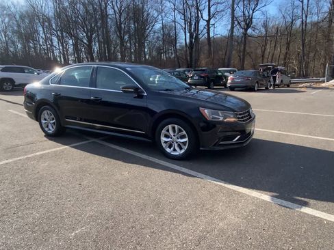Used 2016 Volkswagen Passat 1.8T S image 9