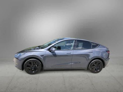 Used 2021 Tesla Model Y Long Range AWD/4WD image 3