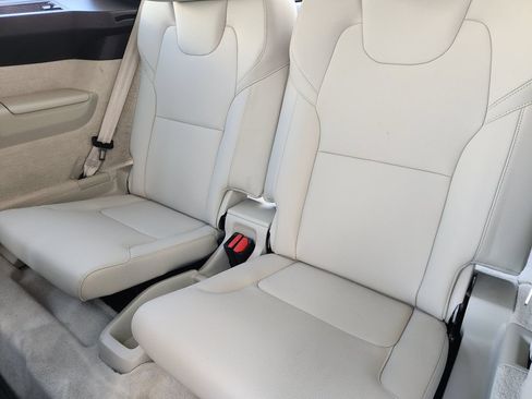 Used 2016 Volvo XC90 T6 Momentum AWD/4WD image 30