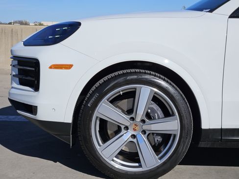 Certified 2025 Porsche Cayenne Coupe image 13