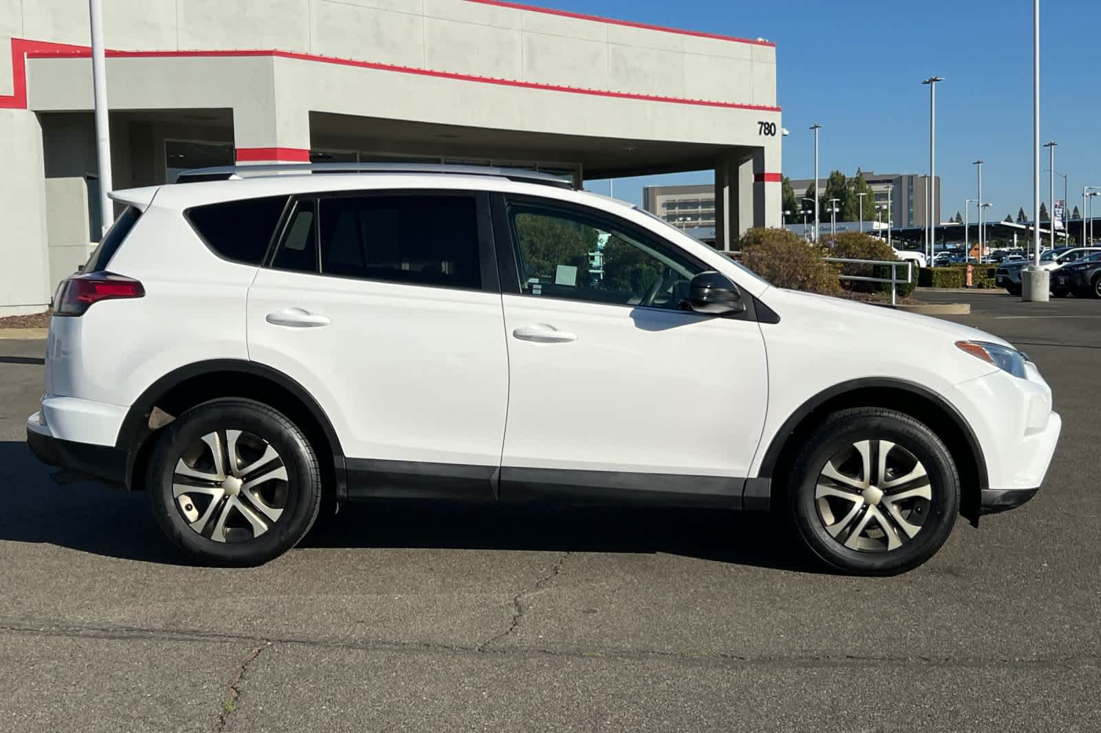 Used 2016 Toyota RAV4 LE AWD/4WD image 6