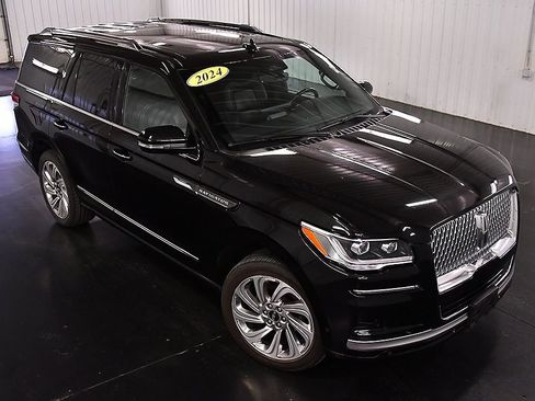 Used 2024 Lincoln Navigator Premiere image 11