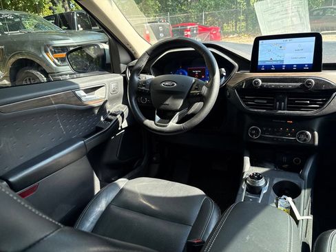 Used 2020 Ford Escape Titanium w/ Titanium Premium Package 2.0 AWD/4WD image 6