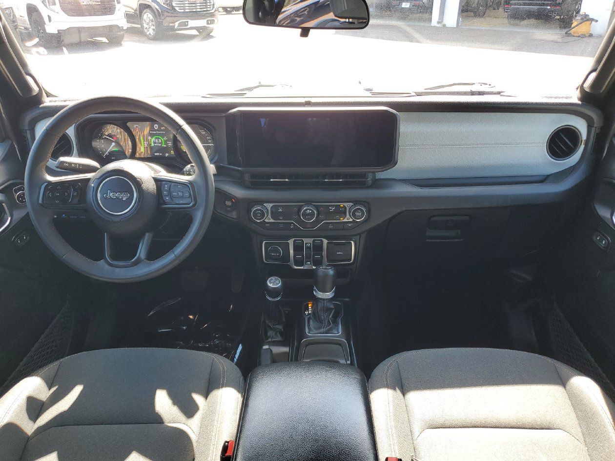 Used 2024 Jeep Wrangler Unlimited AWD/4WD image 12