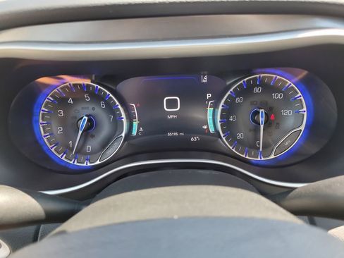 Used 2024 Chrysler Pacifica Touring-L FWD image 34