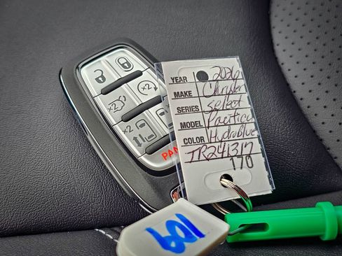 New 2026 Chrysler Pacifica Select image 36