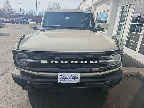 Used 2025 Ford Bronco Outer Banks image 3