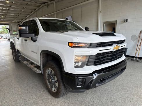 Used 2024 Chevrolet Silverado 2500 Custom w/ Custom Convenience Package AWD/4WD image 2