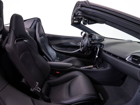 Used 2025 McLaren Artura Spider RWD image 25