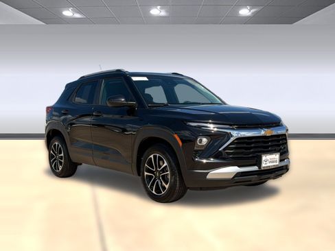 Used 2025 Chevrolet TrailBlazer LT AWD/4WD image 7