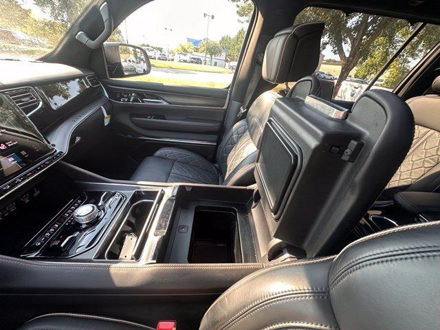 Used 2025 Jeep Grand Wagoneer Series III w/ Rear Seat Video Group 1 AWD/4WD image 23