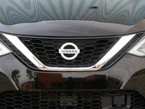 Used 2019 Nissan Sentra SR FWD image 4