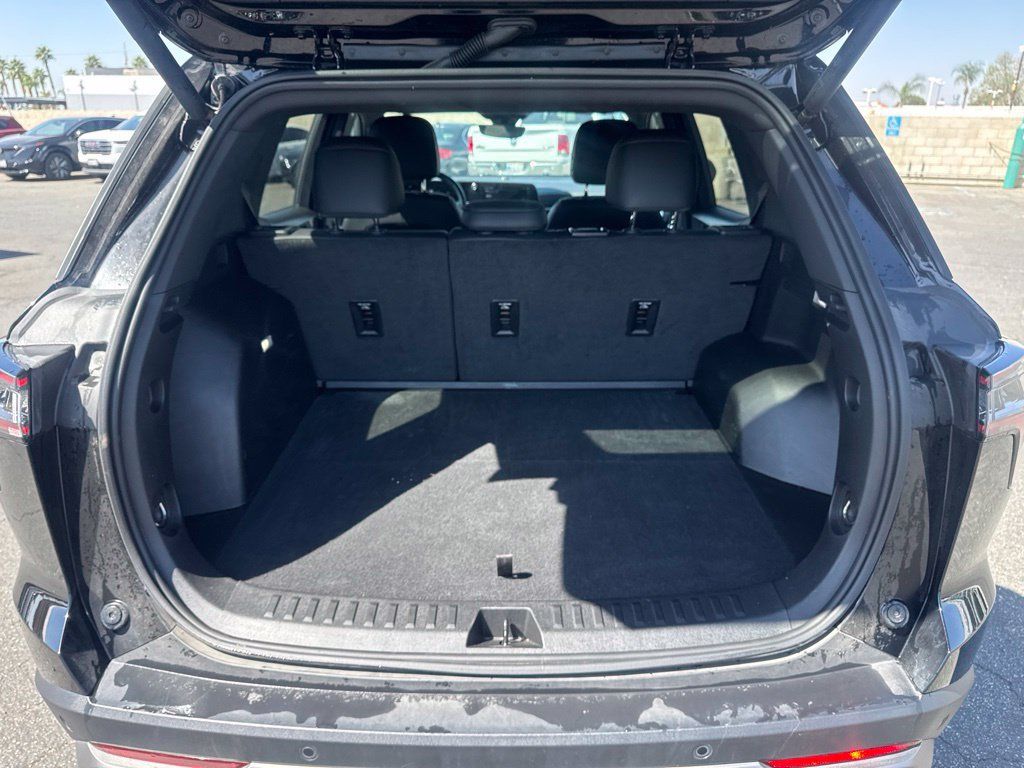Used 2025 Chevrolet Equinox LT w/ Convenience Package II FWD image 12