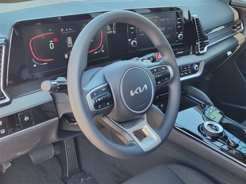 New 2025 Kia Sportage LX image 2