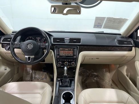 Used 2015 Volkswagen Passat TDI SEL Premium image 17