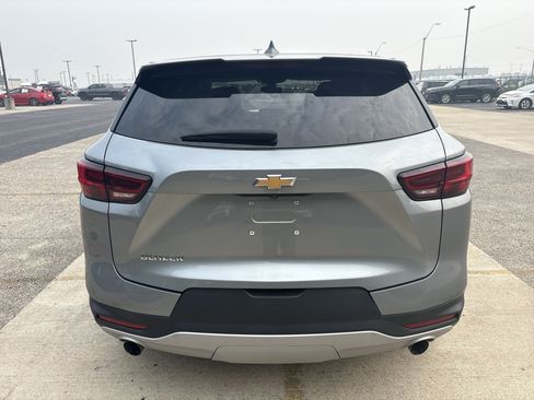 Used 2025 Chevrolet Blazer LT FWD image 4