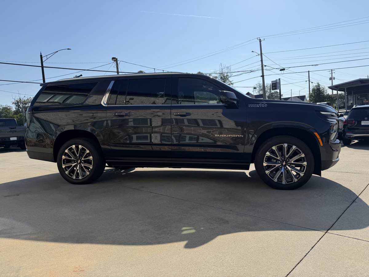 Used 2026 Chevrolet Suburban High Country RWD image 5