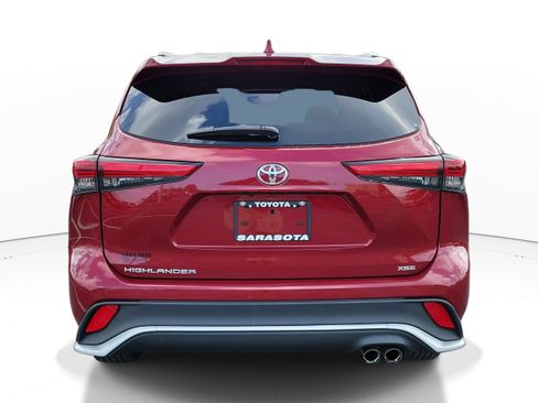 Used 2022 Toyota Highlander XSE FWD image 5