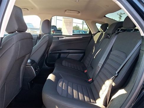 Used 2020 Ford Fusion SE image 12