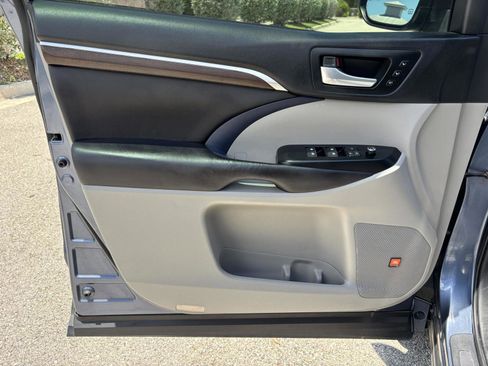 Used 2016 Toyota Highlander Limited Platinum image 44