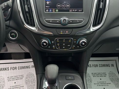 Used 2024 Chevrolet Equinox LT FWD image 18